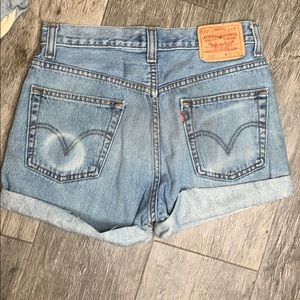 ✨💥Vintage Levi’s denim cutoffs B3